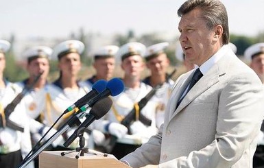 Янукович пообещал удвоить зарплату морякам