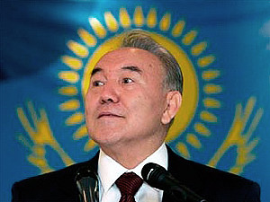 Янукович наградил Назарбаева орденом Свободы