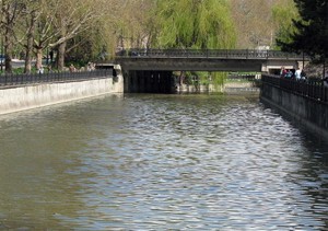 Власти Симферополя  спустят в Салгир 44 тысячи гривен