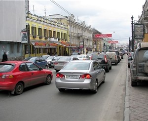 Подол застрял в тянучке