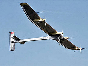 Швейцария запустила самолет, работающий от энергии солнца