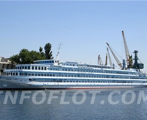 Киевляне плавают в Одессу по Днепру