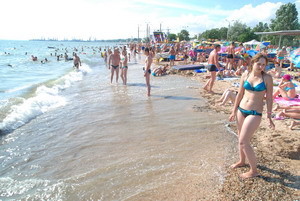 Бердянские пляжи превращаются в свалку