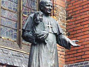 В Тернополе установили памятник Папе Римскому Иоанну Павлу II