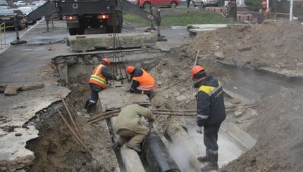 Сегодня в 05.30 произошел прорыв трубопровода на углу улиц Ковпака и Красноармейской