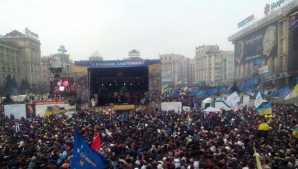 Евромайдан: освистанная оппозиция и кастрюли вместо касок