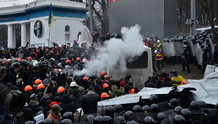 Драка на Грушевского: протестующие пошли в наступление (пополняется)