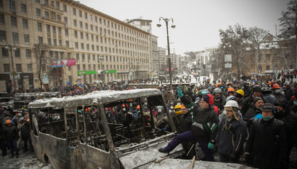 На Грушевского провожают погибших демонстрантов