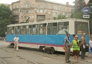 В Николаеве из-за булыжника с рельс сошел трамвай 