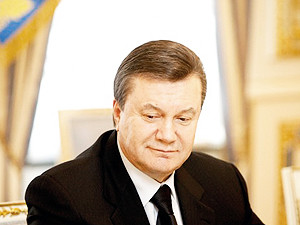 Янукович подписал отказ от НАТО