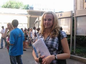 Очереди в приемные комиссии занимали с раннего утра