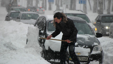 Снегопады накрыли Украину