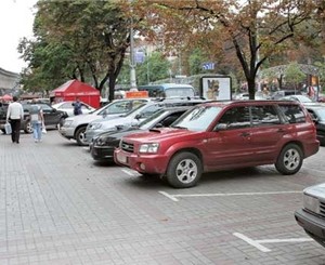 Парковочные места в Киеве стали дешевле