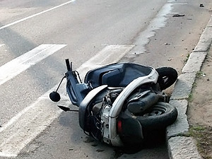 В Одессе скутер убил девушку и ранил молодого человека
