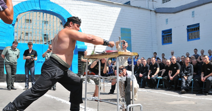 Донецкого богатыря назвали «Золотым пером Руси»