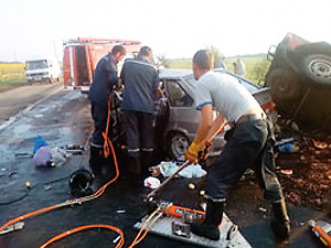 На трассе Ульяновка – Николаев ВАЗ протаранил Renault Kangoo: погибли трое и шестеро травмированы