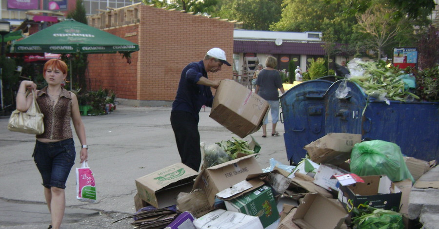 В центре Симферополя растут горы мусора