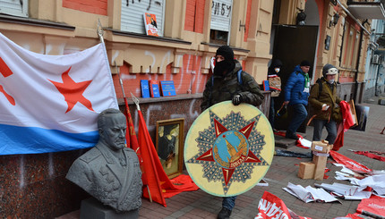 Активисты Майдана вошли в офис Компартии Украины