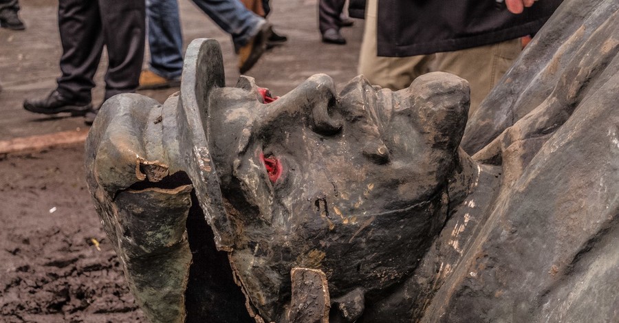 В Украине Ленинопад