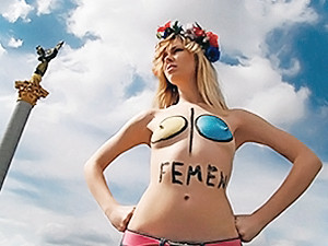 FEMEN собираются идти в Киевсовет с голой грудью