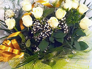 Лазарев дарит Киркорову желтые розы
