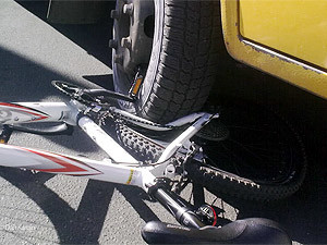 Велосипедист инсценировал аварию, пытаясь познакомиться с пассажиркой маршрутки