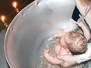В Молдове младенец утонул во время крещения