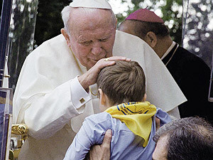 Патриарх Кирилл ходил по лепесткам роз, а Иоанн Павел II опоздал к Кучме на 40 минут