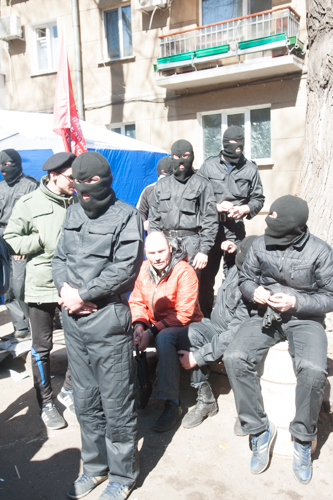 Сторонники задержанного лидера одесского Антимайдана митингуют под СБУ