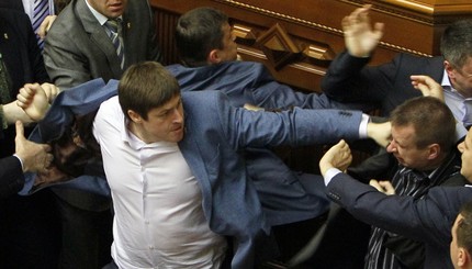 В Парламенте подрались из-за Симоненко