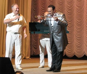 Владимиру Гришко в Евпатории подарили золотой клинок