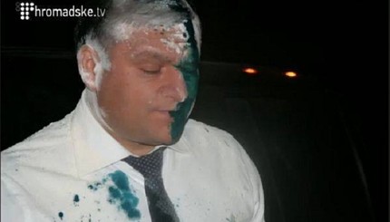 Михаила Добкина в Киеве облили зеленкой и обсыпали мукой