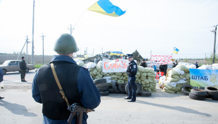 Одесские активисты восстанавливают взорванный блокпост