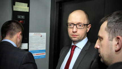 Арсений Яценюк застрял в лифте