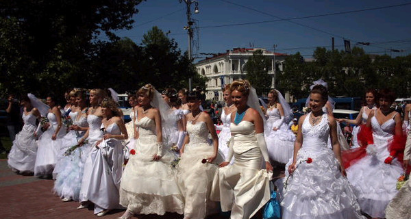 Жители Гурзуфа начали массово жениться 