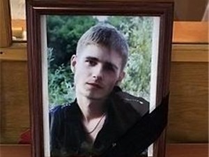 Мама погибшего студента Индило: «Виктор Федорович не верит, что мальчик умер от простого падения на пол»