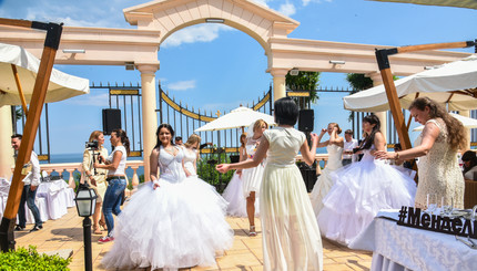 В Одессе прошел парад невест