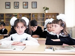 В престижной луганской школе не хватает желающих, чтобы сформировать русскоязычный класс