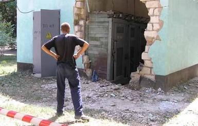 В Армянске обвалилась стена трансформаторной подстанции 