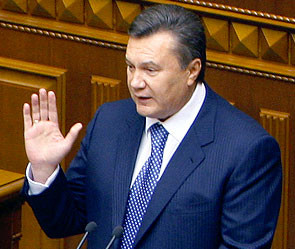 Янукович приглашает Платини приехать в Украину