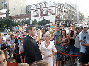 «Большая разница» в Одессе: Януковича и Тимошенко привезли в одной машине!