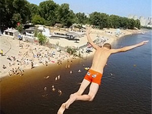 Экологи: «Если вам дорог ваш желудок, купаться в Киевском море не стоит»