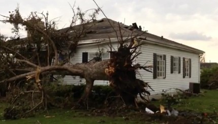 Торнадо в американском городе Оррик разрушил десятки домов