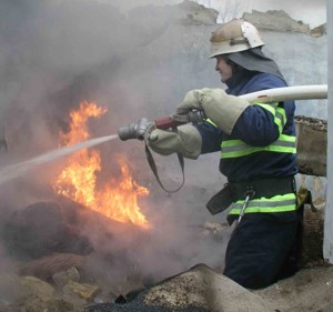 Военные моряки потушили в Севастополе пожар