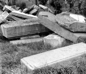 В Житомирской области изувечили могилы солдат