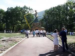 Возле «неотложки» построили храм