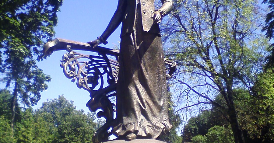 В Тернополе поставили уникальный памятник Соломии Крушельницкой