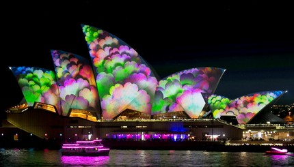 Цветы на стенах Сиднейской оперы