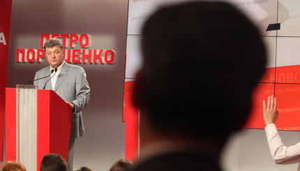 Порошенко и Кличко зашли на пресс-конференцию по старшинству