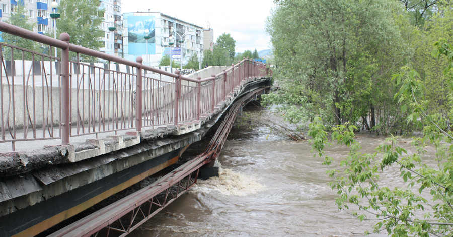 Наводнение на Алтае нарастает, есть жертвы